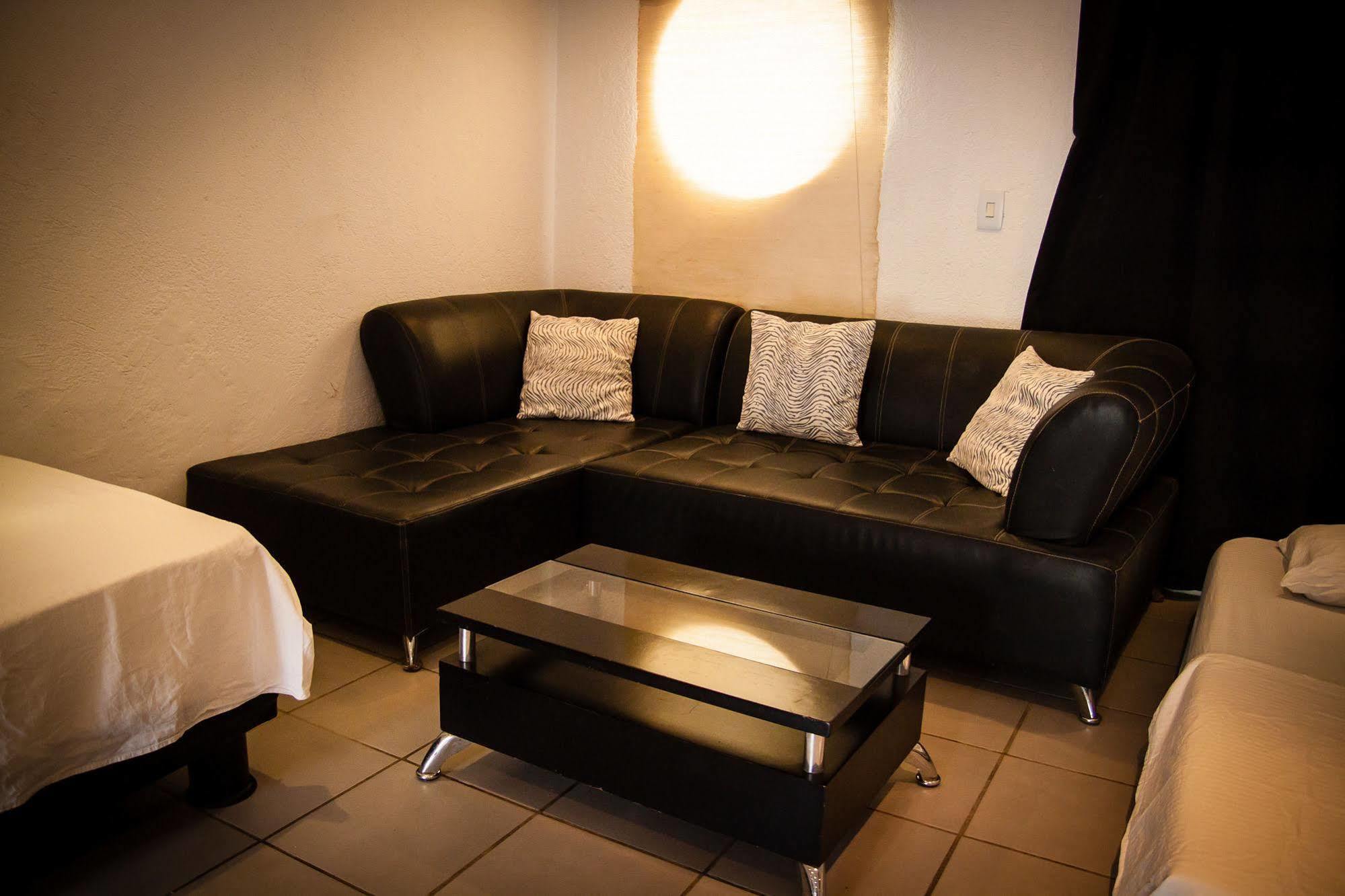 Ocean Lovers Hostel & Apartments Таганга Екстериор снимка