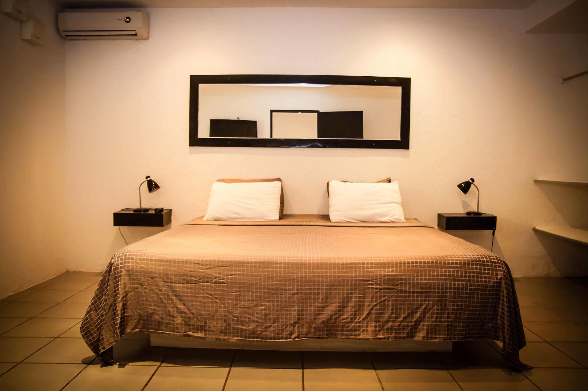 Ocean Lovers Hostel & Apartments Таганга Екстериор снимка